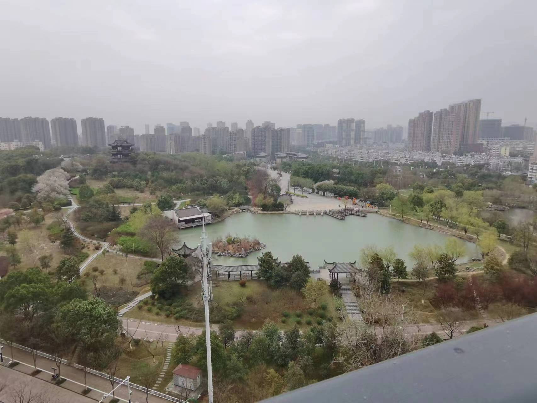 香溢梅溪；141平，边套，梅溪公园景观房，南北通透，三室三阳台 10楼采光无遮挡
